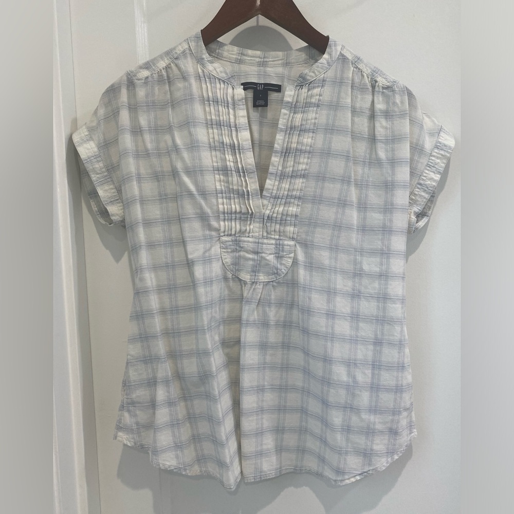 Gap cap sleeve shirt
